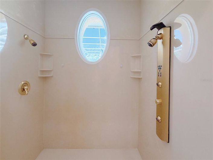 Image No.29-5 Bed Property for sale