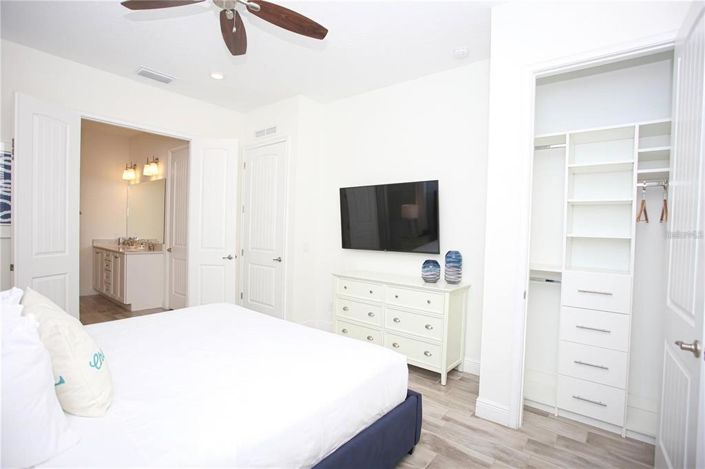Image No.20-6 Bed Property for sale