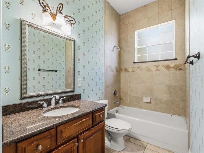 Image No.24-6 Bed Property for sale