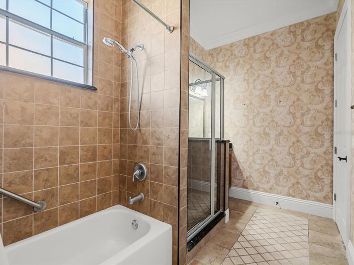 Image No.54-6 Bed Property for sale