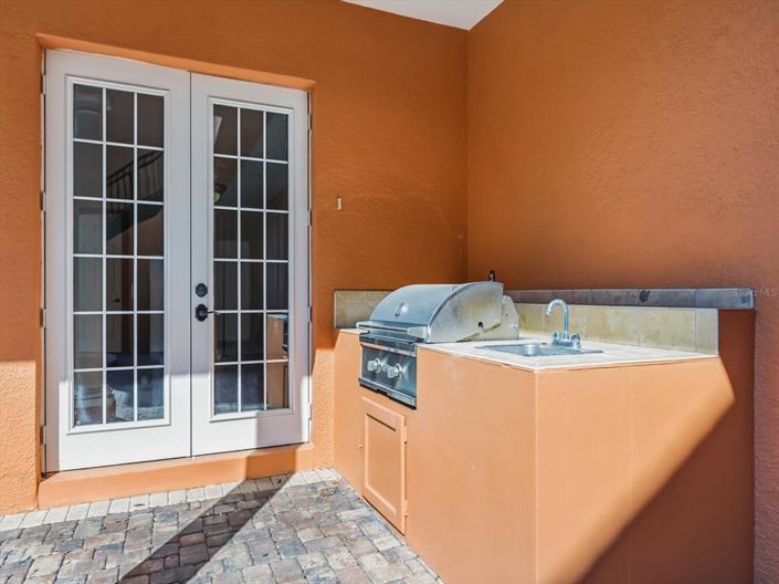 Image No.56-6 Bed Property for sale
