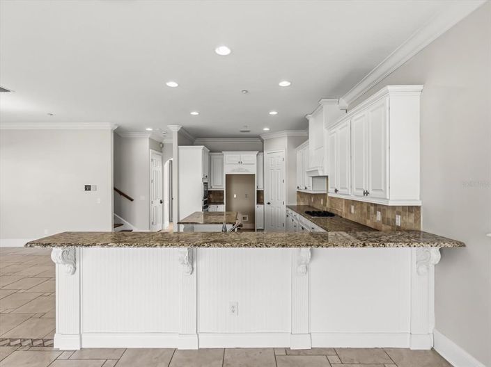 Image No.6-6 Bed Property for sale