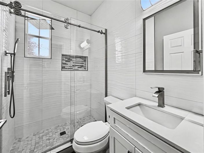 Image No.5-5 Bed Property for sale