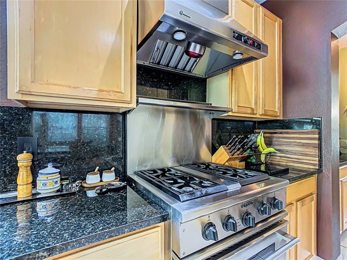 Image No.42-6 Bed Property for sale