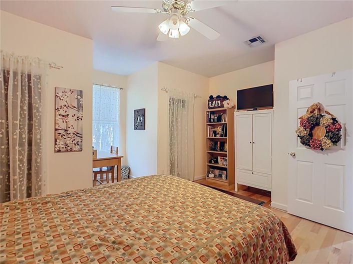 Image No.54-6 Bed Property for sale