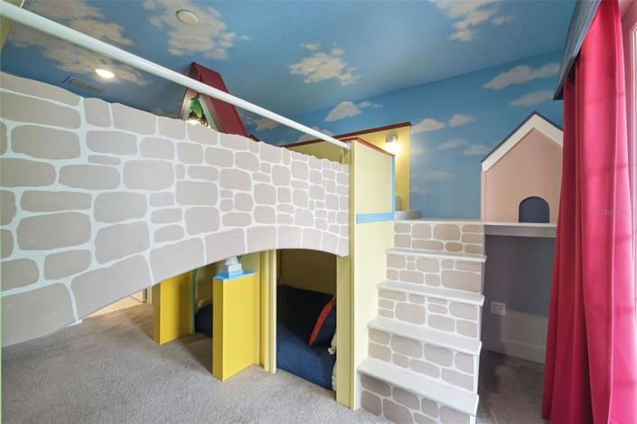 Image No.16-6 Bed Property for sale