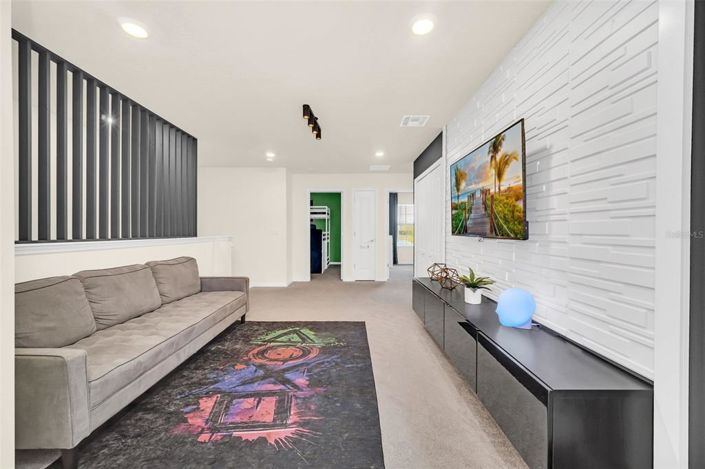 Image No.32-5 Bed Townhouse for sale