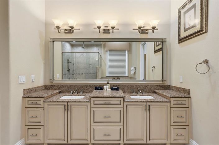 Image No.41-5 Bed Property for sale