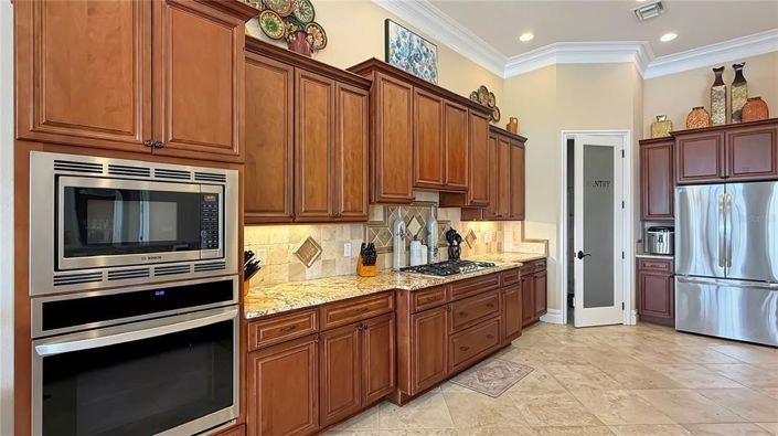 Image No.19-5 Bed Property for sale