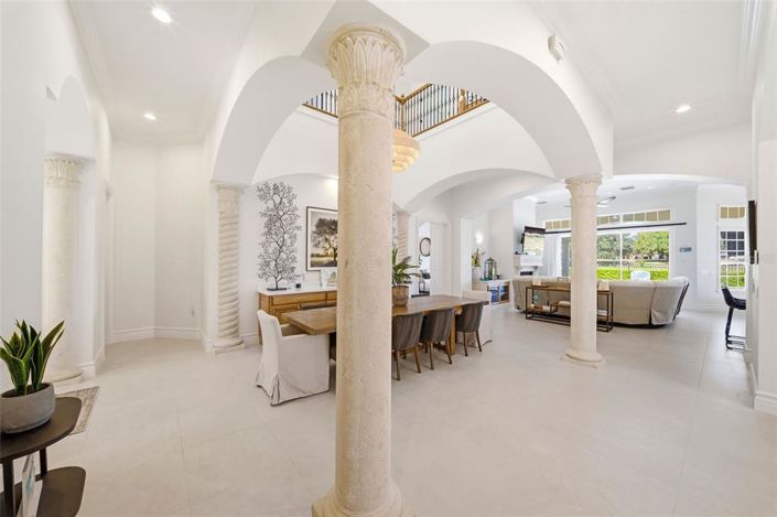 Image No.12-5 Bed Property for sale