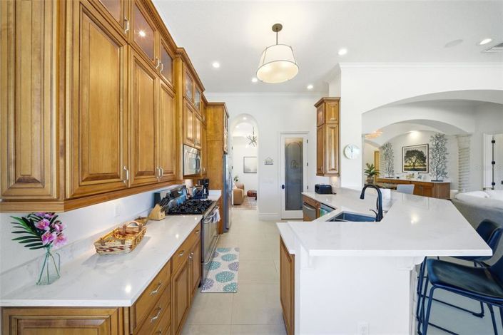 Image No.20-5 Bed Property for sale