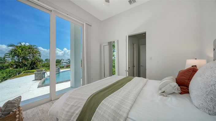 Image No.16-5 Bed Property for sale