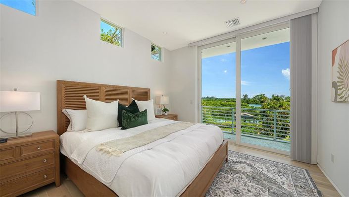Image No.18-5 Bed Property for sale
