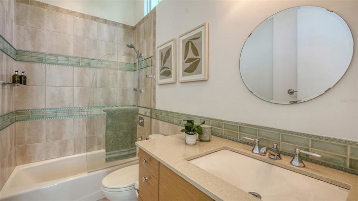 Image No.20-5 Bed Property for sale