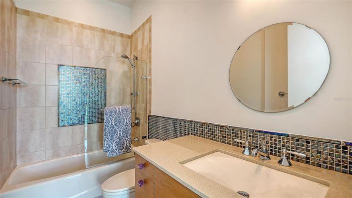 Image No.22-5 Bed Property for sale