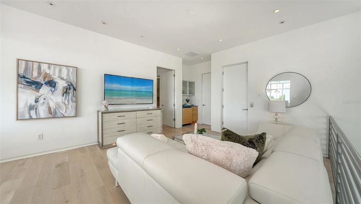 Image No.24-5 Bed Property for sale