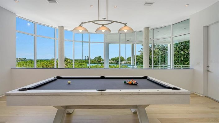 Image No.26-5 Bed Property for sale