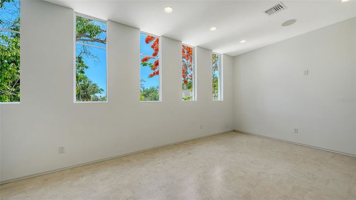Image No.34-5 Bed Property for sale