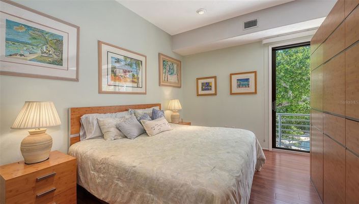 Image No.40-5 Bed Property for sale