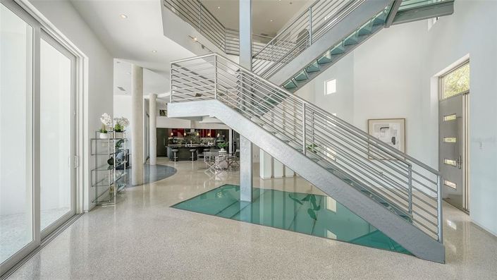 Image No.6-5 Bed Property for sale