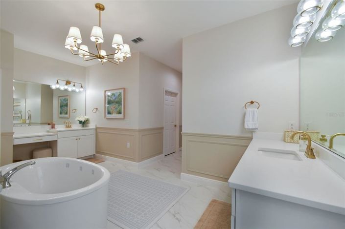 Image No.38-5 Bed Property for sale