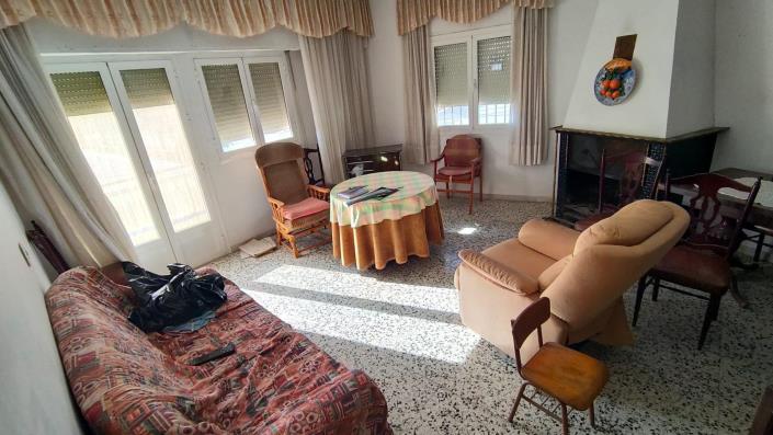 Image No.2-4 Bed House for sale