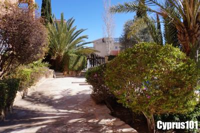 3-Tala-Paphos-semi-detached-townhouse-on-hillside-complex-Property-1371