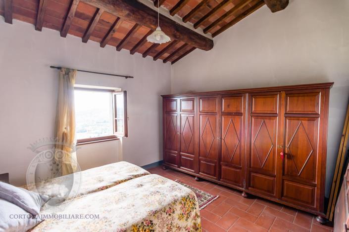 Image No.16-2 Bed Farmhouse for sale
