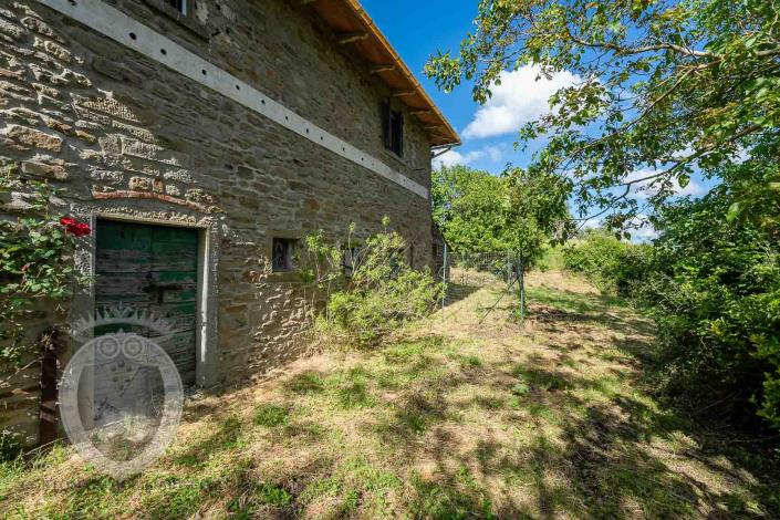 Image No.17-4 Bed Farmhouse for sale