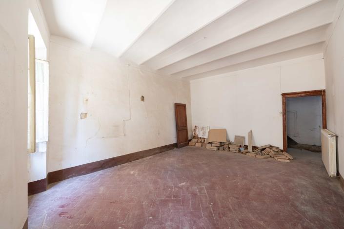 Image No.10-8 Bed Townhouse for sale