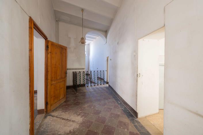 Image No.23-8 Bed Townhouse for sale