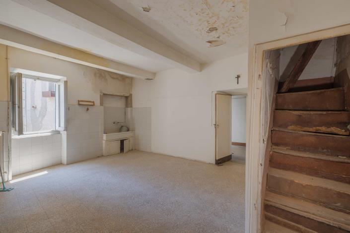 Image No.29-8 Bed Townhouse for sale