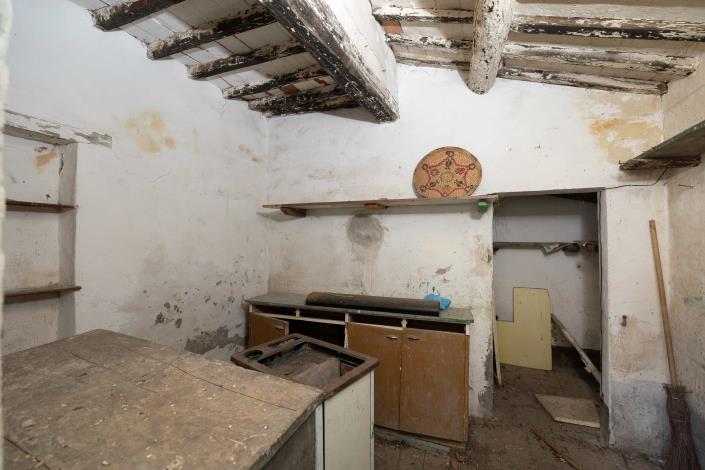 Image No.41-8 Bed Townhouse for sale