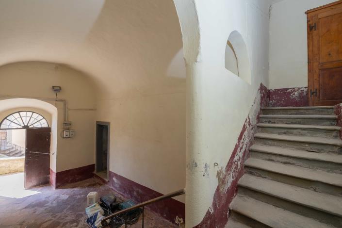 Image No.49-8 Bed Townhouse for sale
