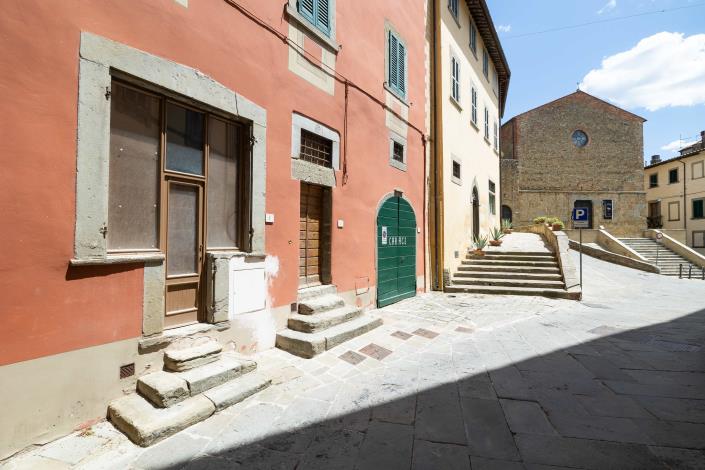 Image No.52-8 Bed Townhouse for sale