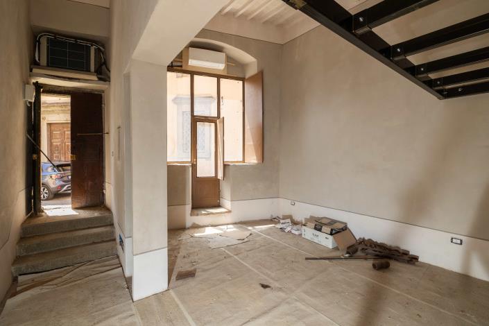 Image No.56-8 Bed Townhouse for sale