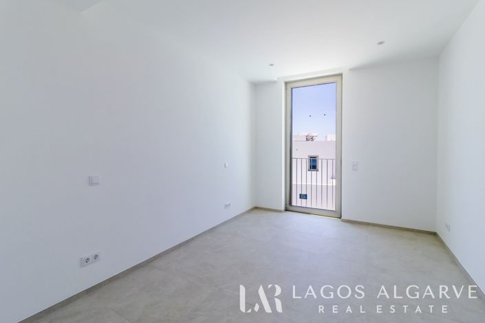 Image No.31-3 Bed Villa for sale