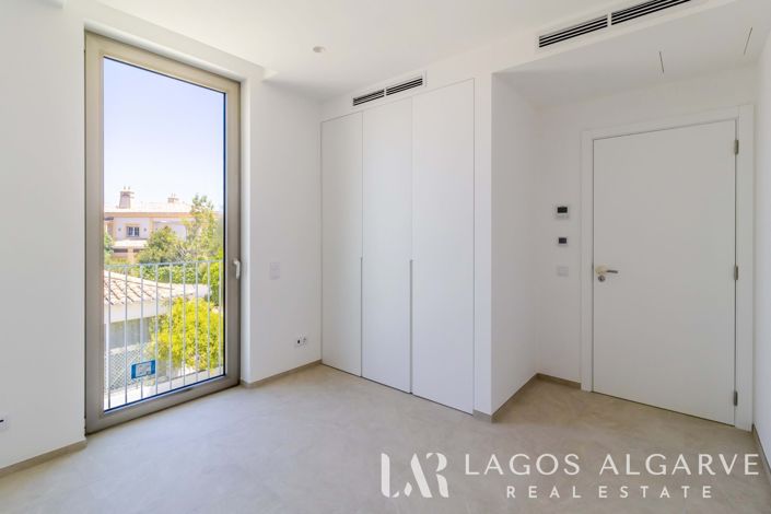 Image No.28-3 Bed Villa for sale