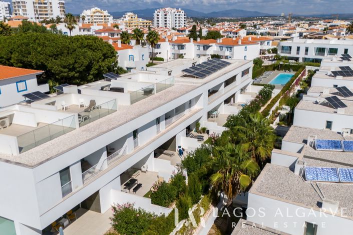 Image No.55-3 Bed Townhouse for sale