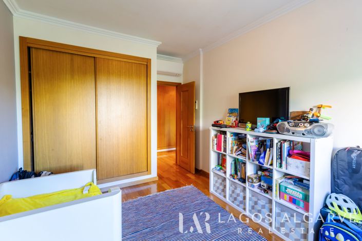 Image No.24-3 Bed Apartment for sale