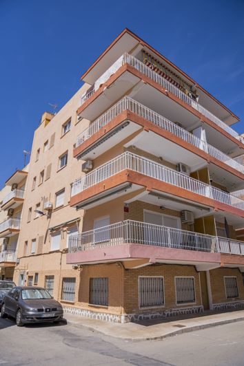 Image No.40-3 Bed Property for sale