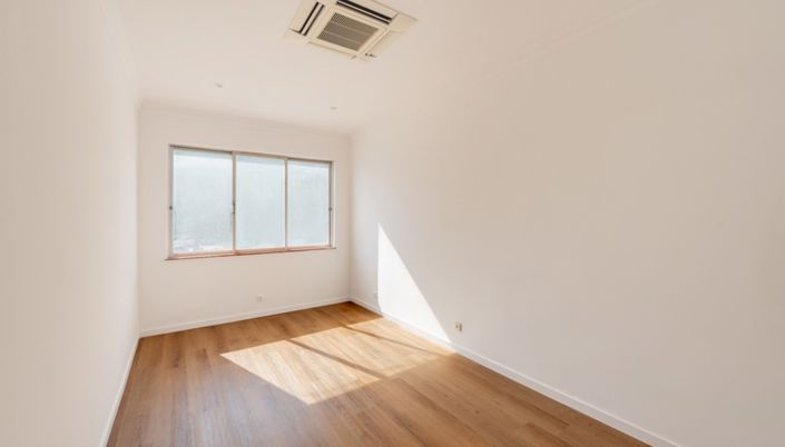 Image No.9-3 Bed Apartment for sale