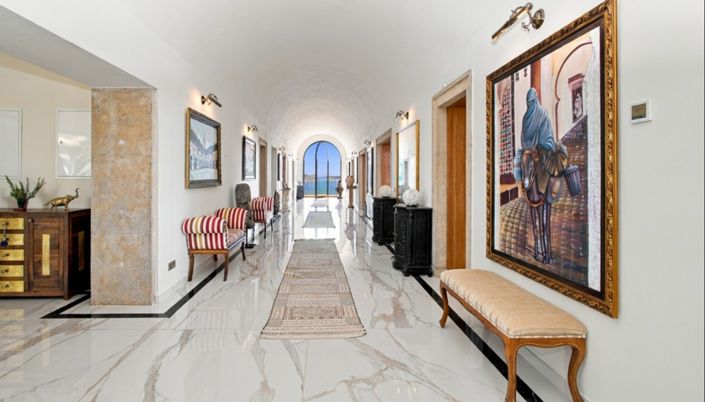 Image No.10-7 Bed Villa for sale