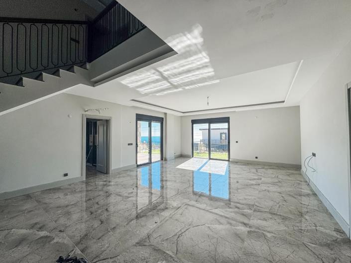 Image No.9-5 Bed Villa for sale
