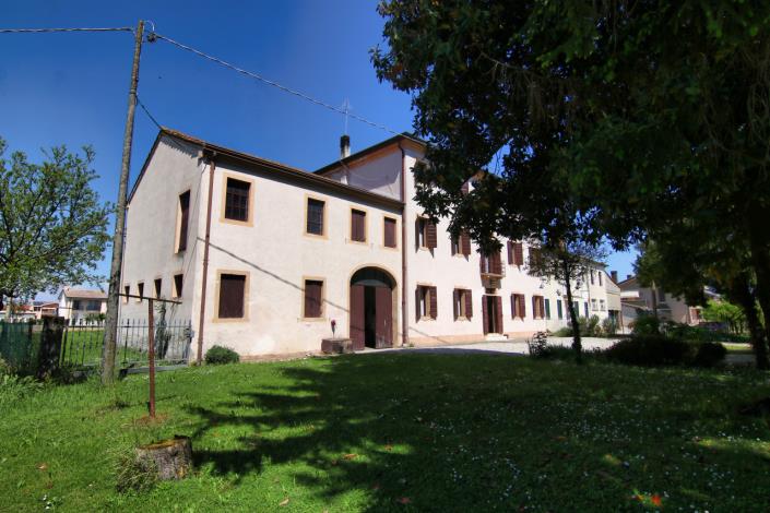 Image No.3-5 Bed House for sale