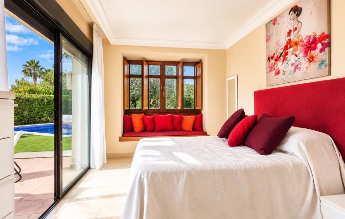 Image No.19-4 Bed Villa / Detached for sale
