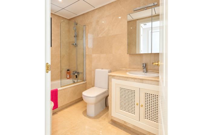 Image No.35-4 Bed Villa / Detached for sale
