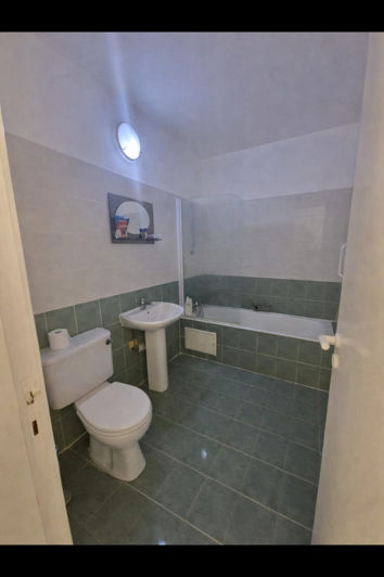 Image No.12-3 Bed Townhouse for sale