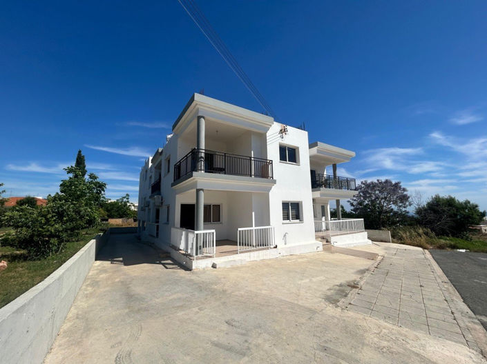 Image No.2-2 Bed Property for sale