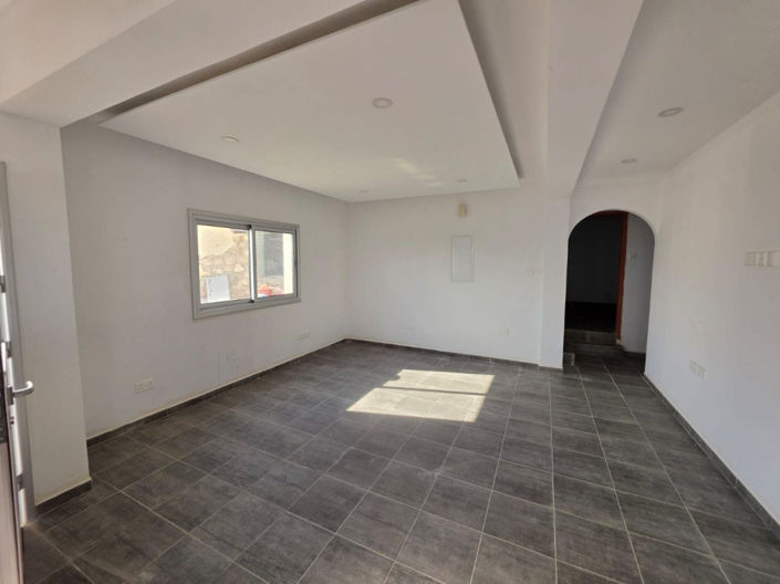 Image No.5-Propriété de 4 chambres à vendre à Peyia